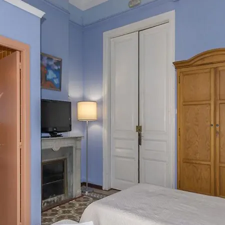 Πανσιόν Girona 2*