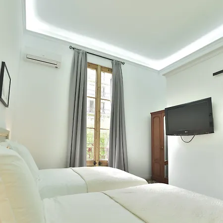 Πανσιόν Girona 2*