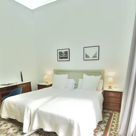 Πανσιόν Girona 2*