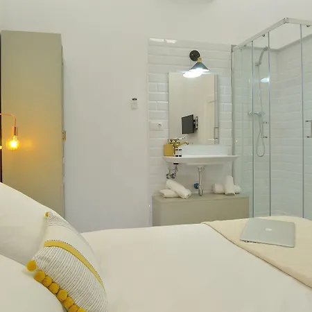 Πανσιόν Girona 2*