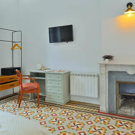 Girona Guest house 2*