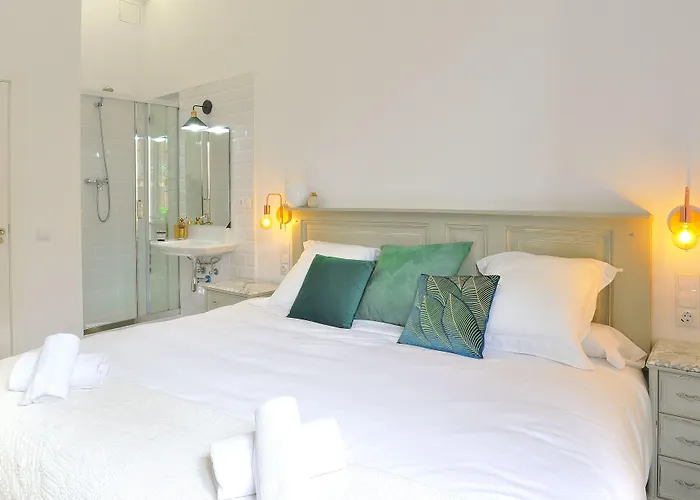 Girona Guest house 2*