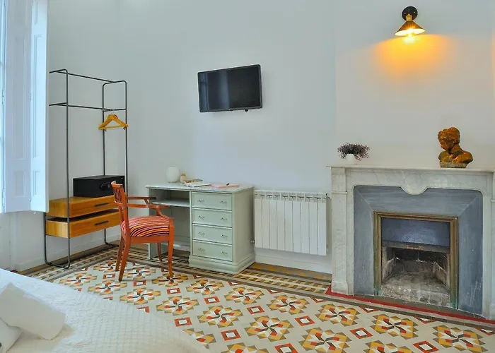 Girona Guest house 2*