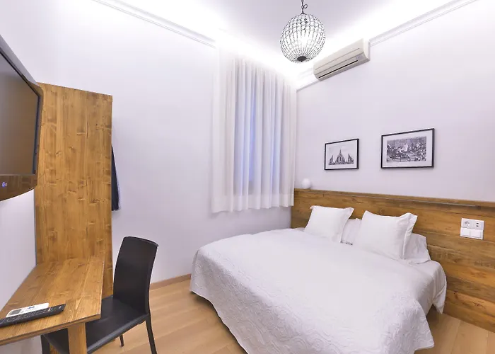 هوستال جيرونا 2*