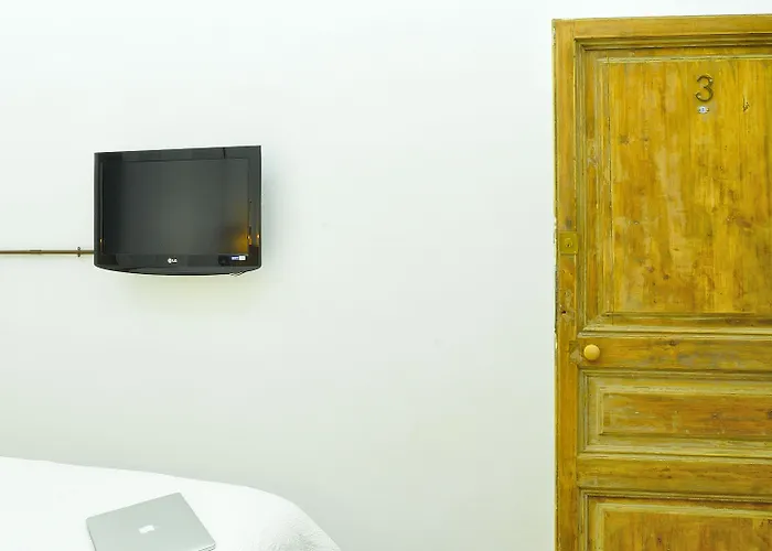 هوستال جيرونا برشلونة